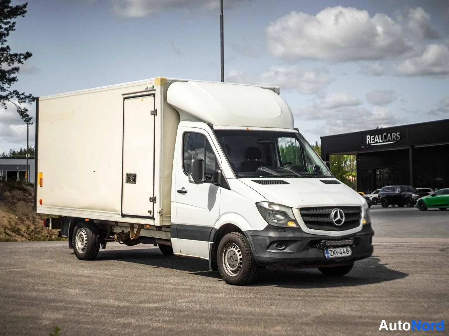 Valkoinen Mercedes-Benz Sprinter 316 CDI 2016, etuviisto, keula oikealle, kuva 3