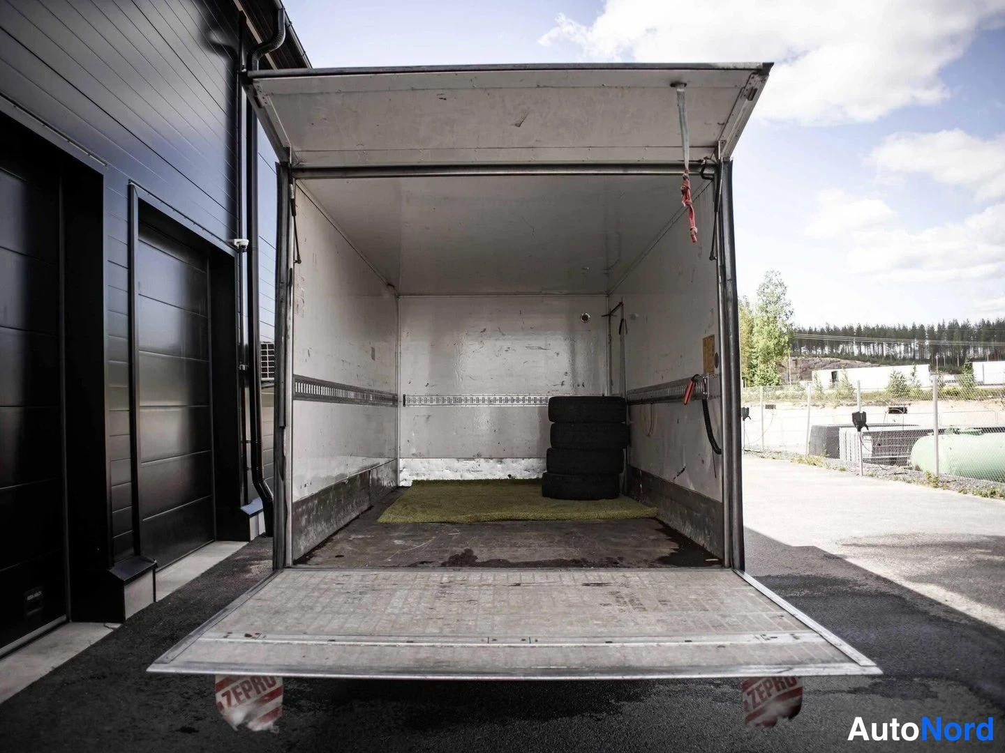 Valkoinen Mercedes-Benz Sprinter 316 CDI 2016, takaa, kuva 10
