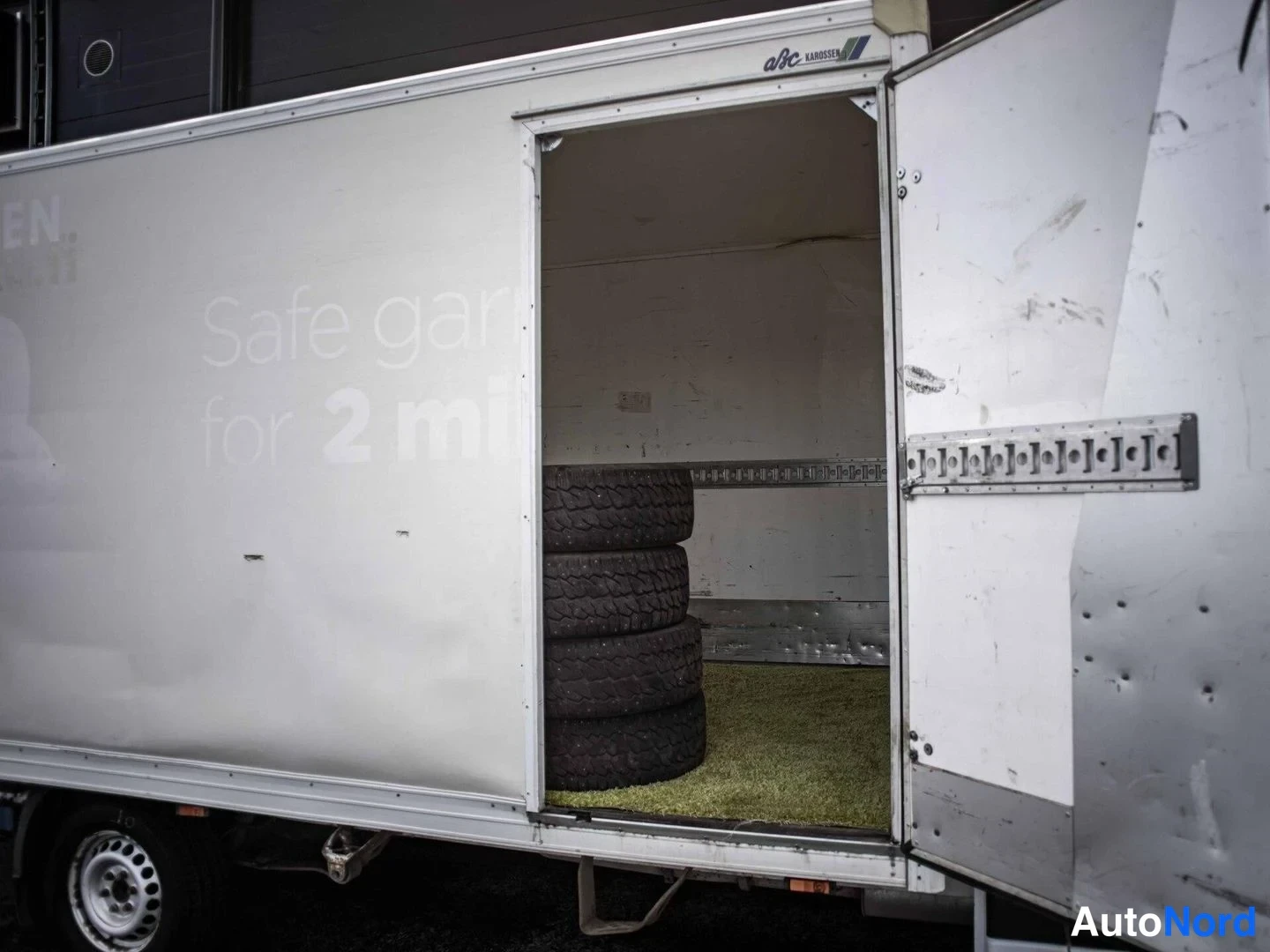 Valkoinen Mercedes-Benz Sprinter 316 CDI 2016, sivulta, kuva 6