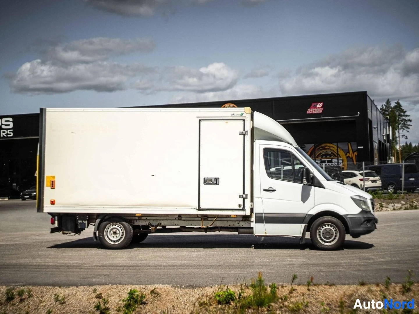 Valkoinen Mercedes-Benz Sprinter 316 CDI 2016, sivulta, kuva 5