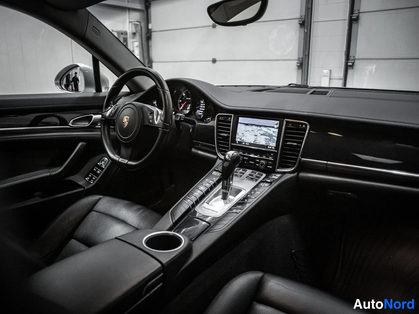 Harmaa Porsche Panamera Diesel 2012, ohjaamo, kuva 10