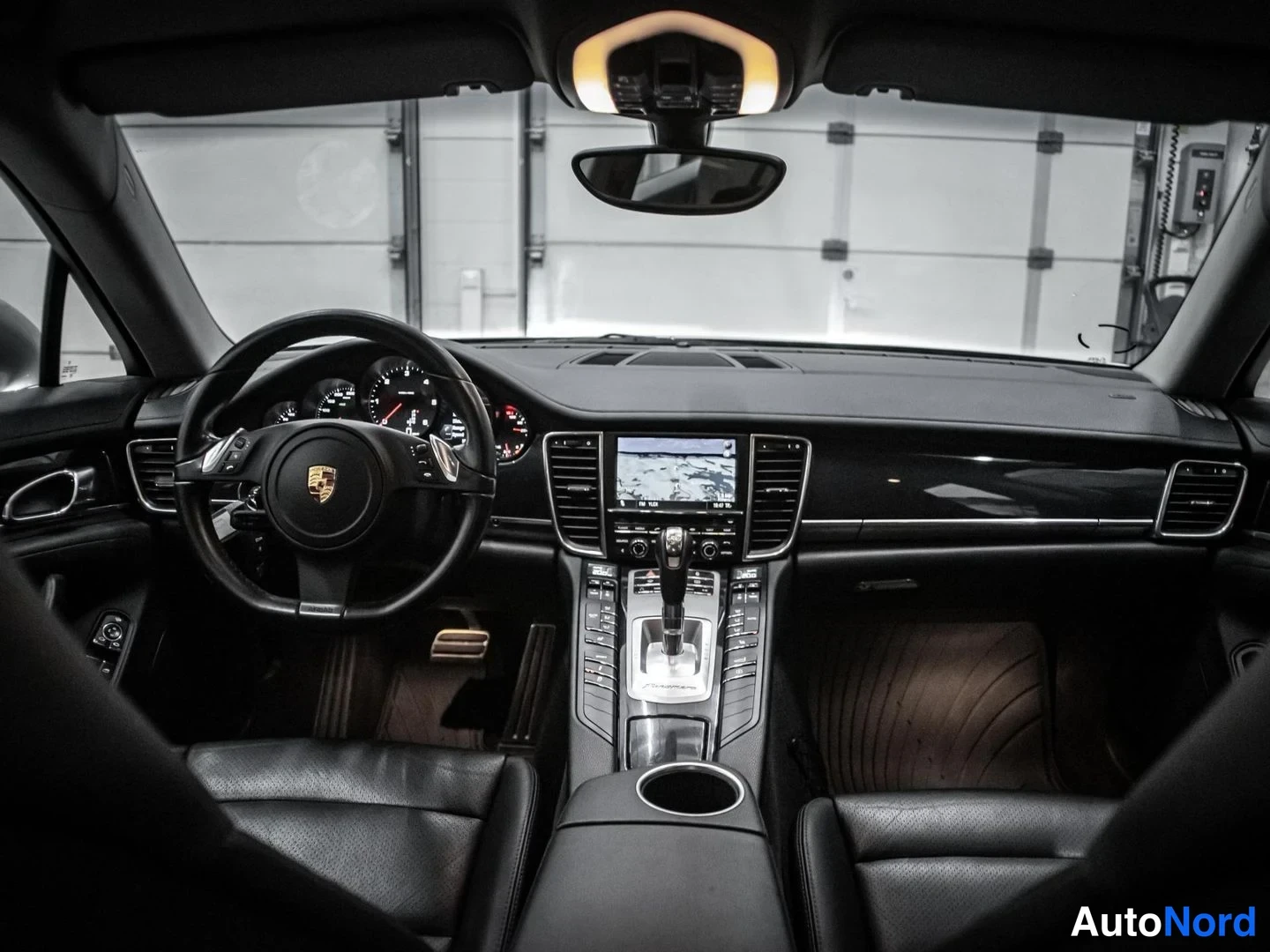 Harmaa Porsche Panamera Diesel 2012, ohjaamo, kuva 11
