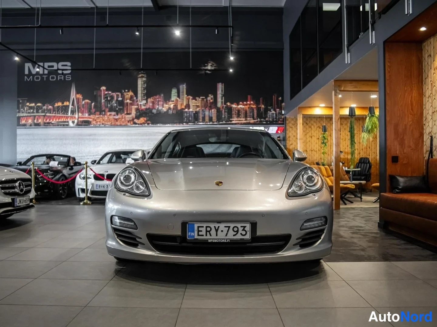 Harmaa Porsche Panamera Diesel 2012, edestä, kuva 5