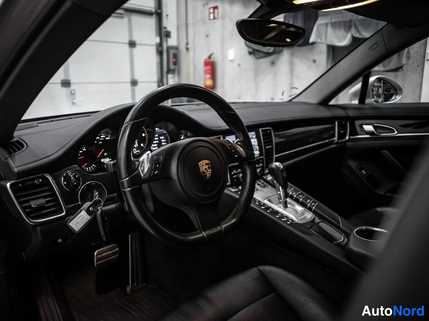 Harmaa Porsche Panamera Diesel 2012, ohjaamo, kuva 9