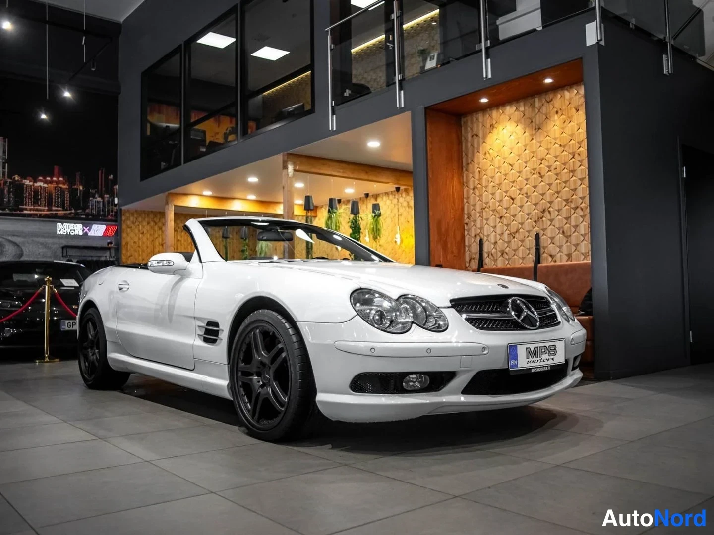 Valkoinen Mercedes-Benz SL 55 AMG 2003, etuviisto, keula oikealle, kuva 2