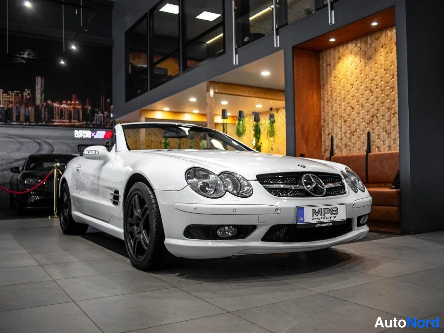 Valkoinen Mercedes-Benz SL 55 AMG 2003, etuviisto, keula oikealle, kuva 3