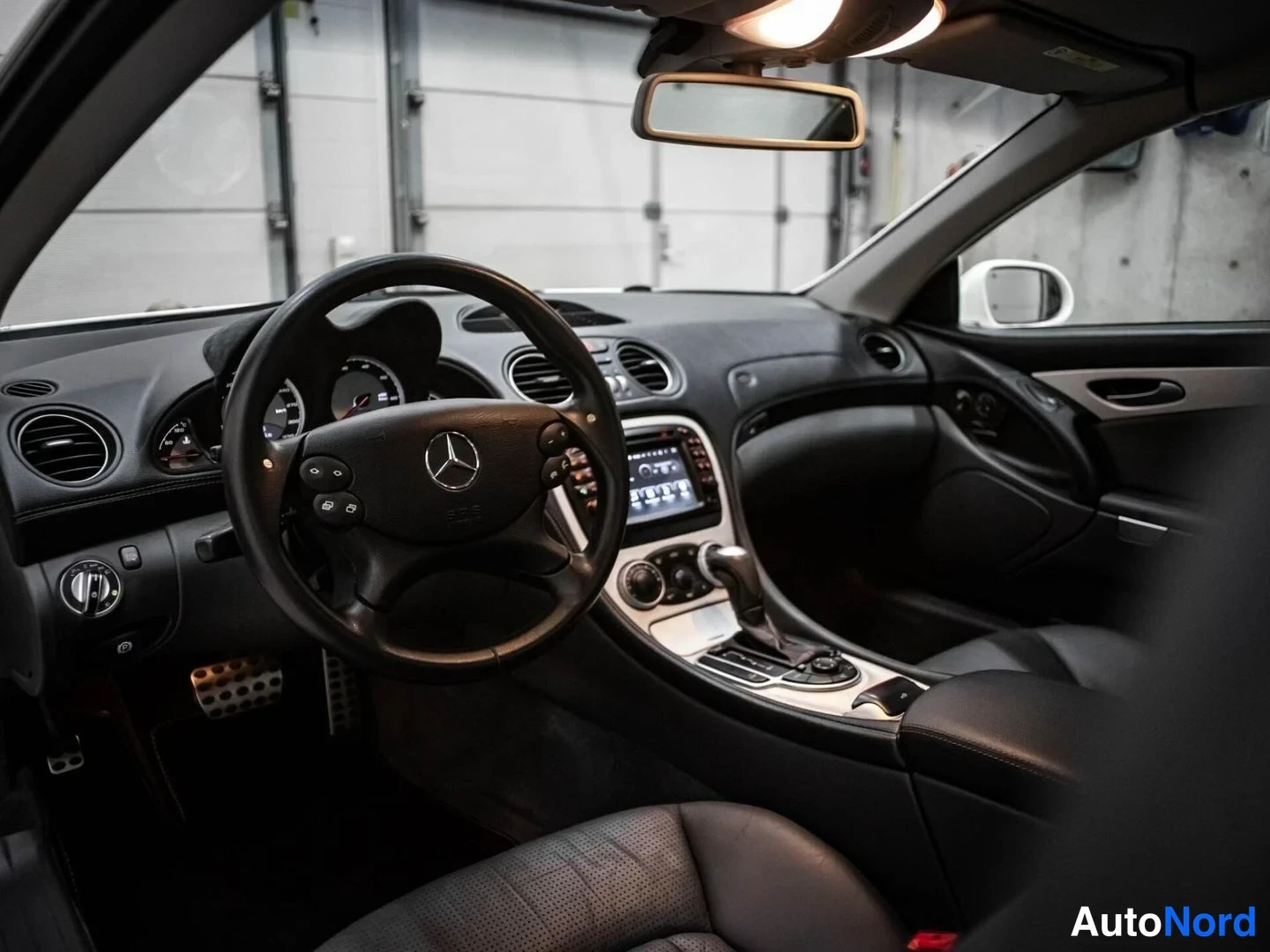 Valkoinen Mercedes-Benz SL 55 AMG 2003, ohjaamo, kuva 11