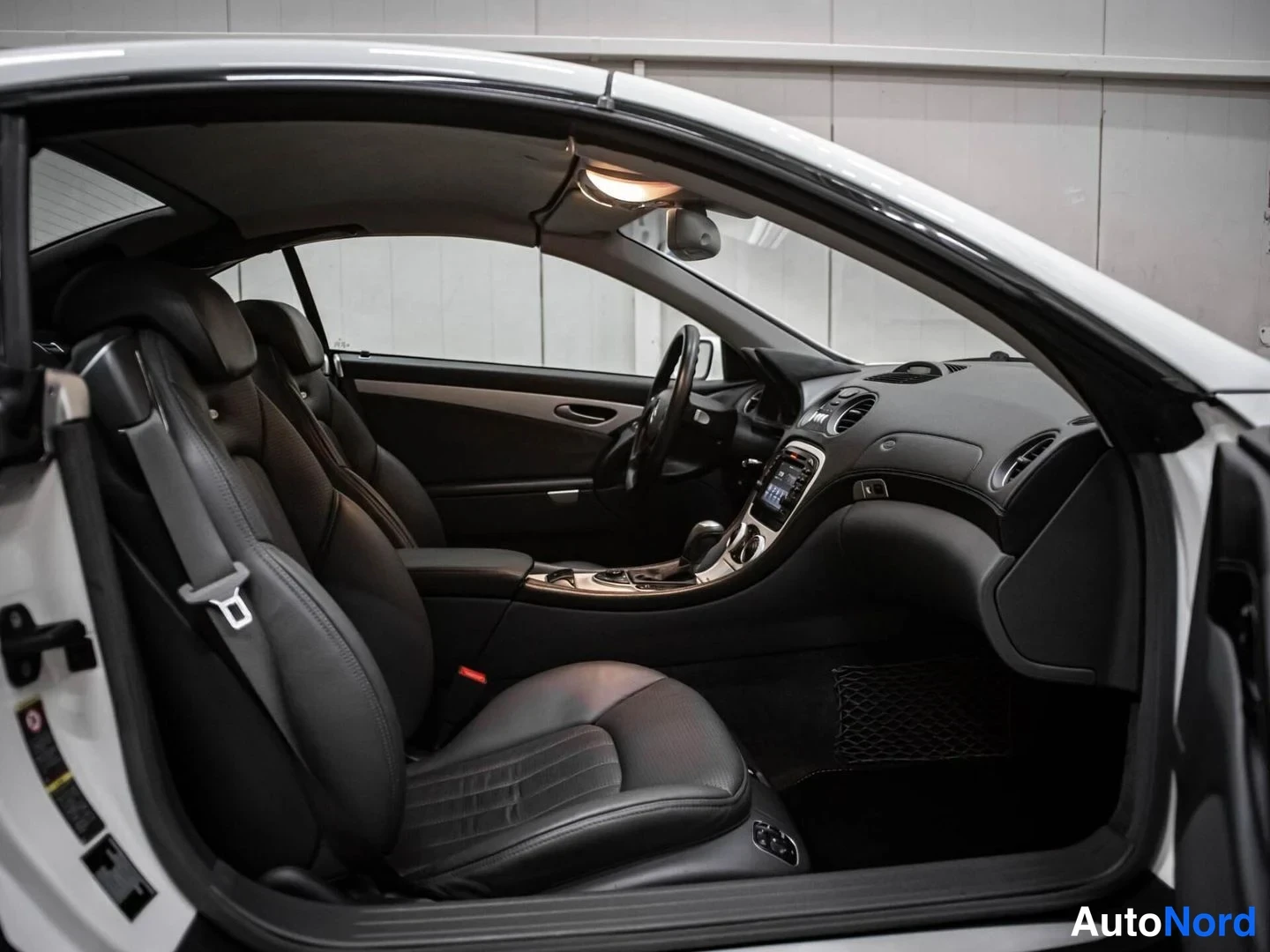 Valkoinen Mercedes-Benz SL 55 AMG 2003, ohjaamo, kuva 13