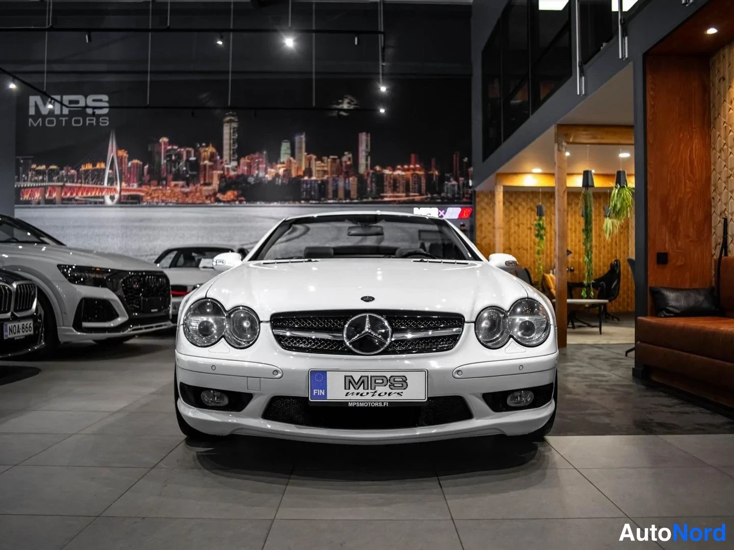 Valkoinen Mercedes-Benz SL 55 AMG 2003, edestä, kuva 6