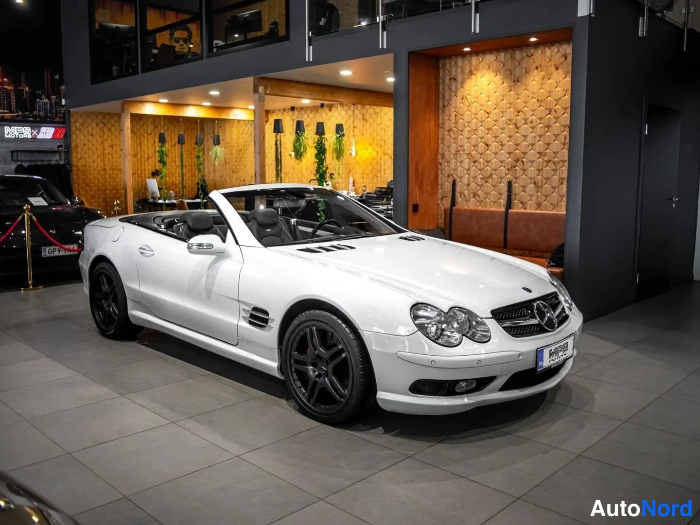 Valkoinen Mercedes-Benz SL 55 AMG 2003, etuviisto, keula oikealle, kuva 4