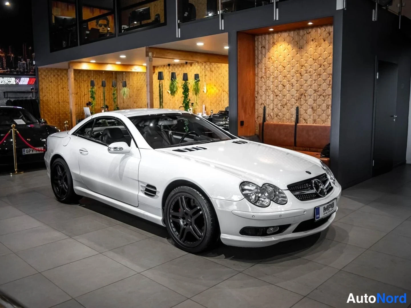 Valkoinen Mercedes-Benz SL 55 AMG 2003, etuviisto, keula oikealle, kuva 5