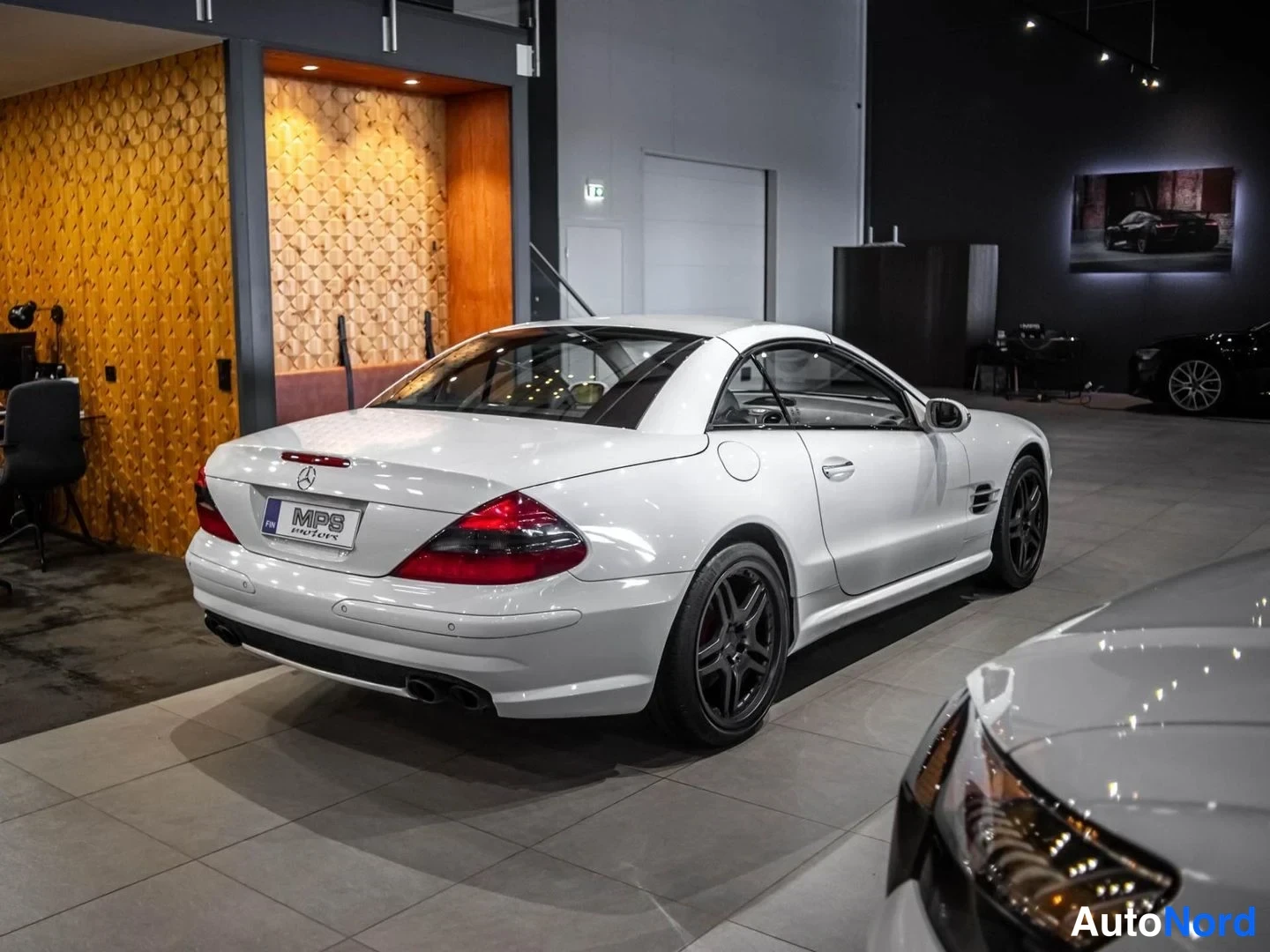 Valkoinen Mercedes-Benz SL 55 AMG 2003, takaviisto, kuva 8