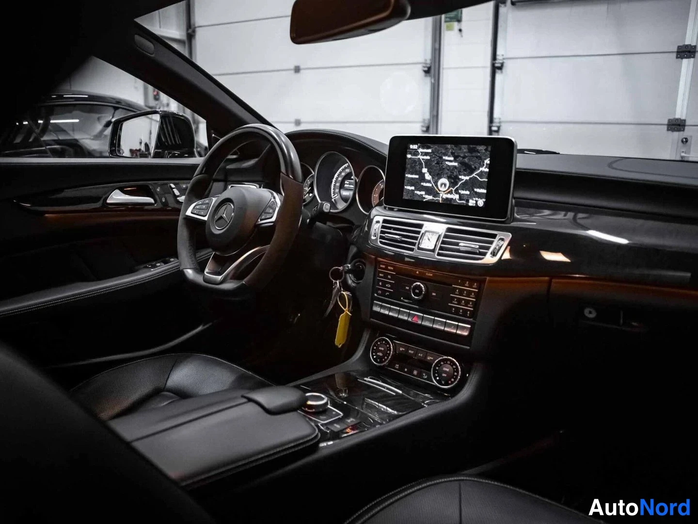 Musta Mercedes-Benz CLS 350 d 4MATIC 2018, ohjaamo, kuva 9
