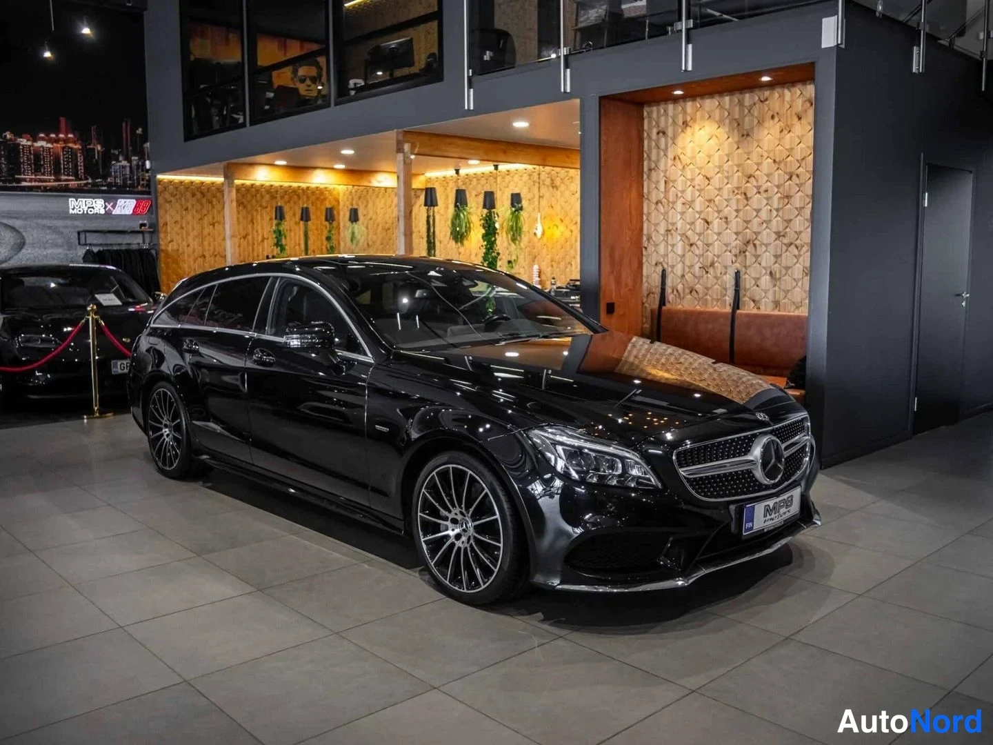 Musta Mercedes-Benz CLS 350 d 4MATIC 2018, etuviisto, keula oikealle, kuva 4