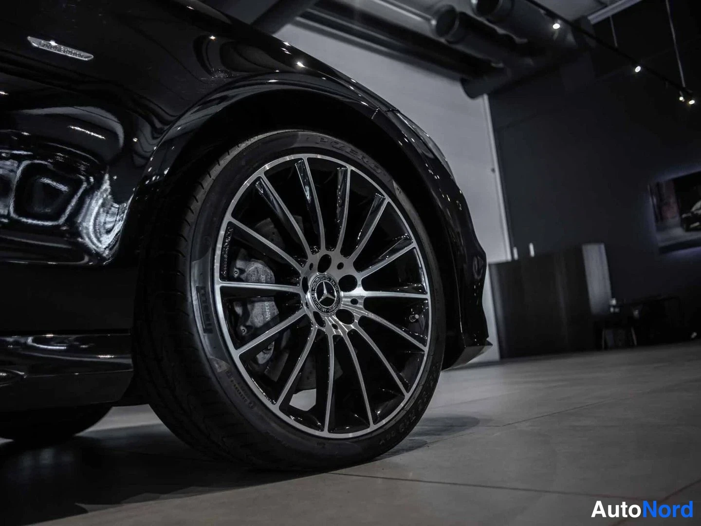 Musta Mercedes-Benz CLS 350 d 4MATIC 2018, yksityiskohta, kuva 16