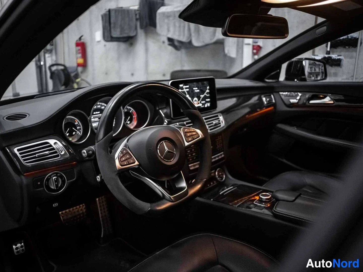 Musta Mercedes-Benz CLS 350 d 4MATIC 2018, ohjaamo, kuva 8