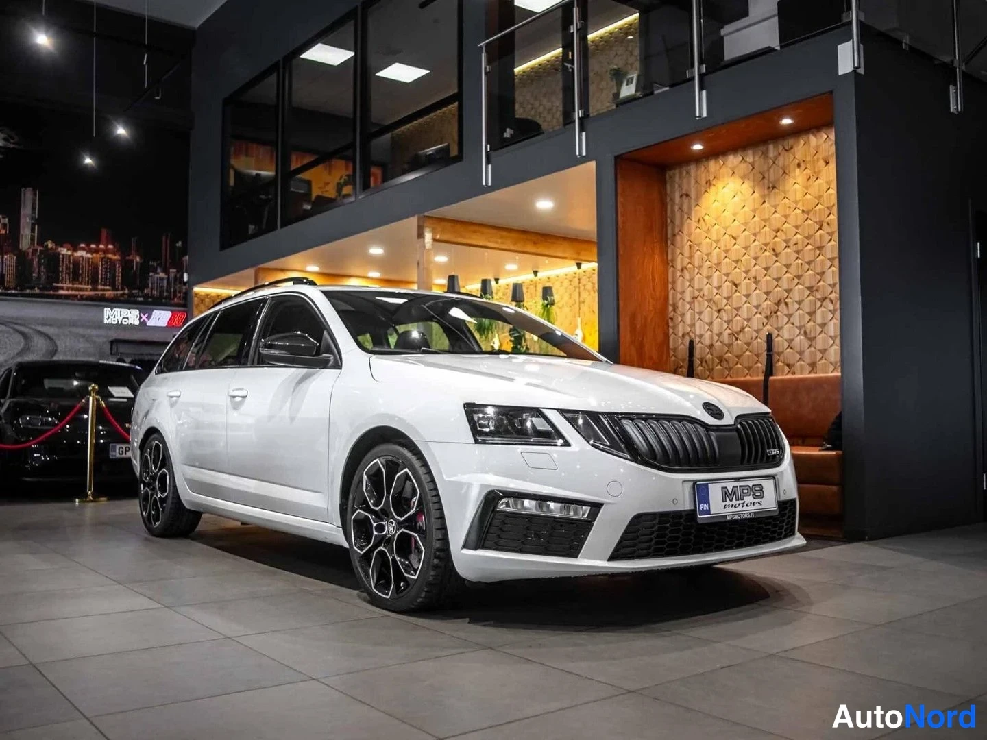 Valkoinen Skoda Octavia RS 2018, etuviisto, keula oikealle, kuva 3