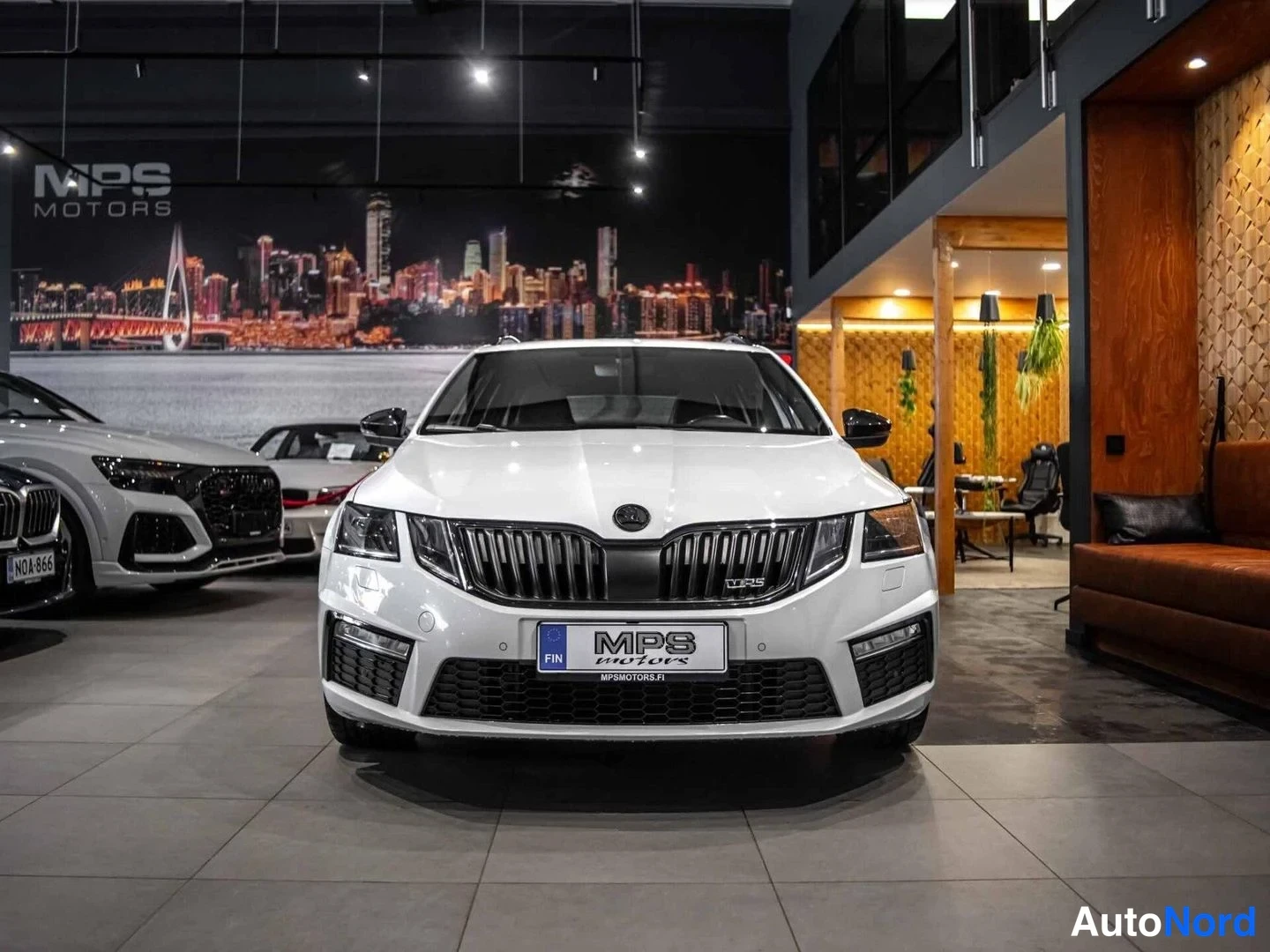 Valkoinen Skoda Octavia RS 2018, edestä, kuva 5