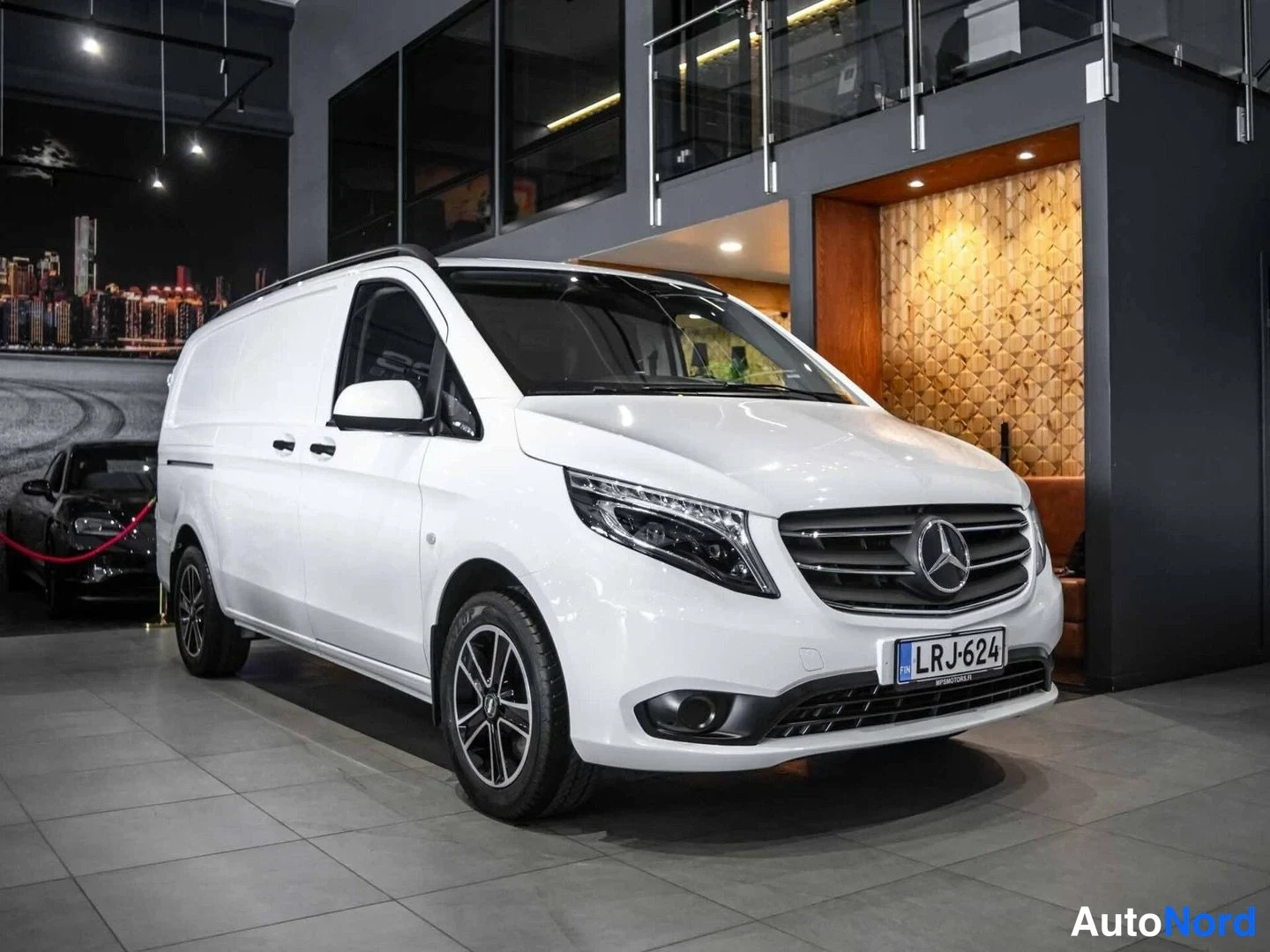 Valkoinen Mercedes-Benz Vito 116 CDI 2021, etuviisto, keula oikealle, kuva 3