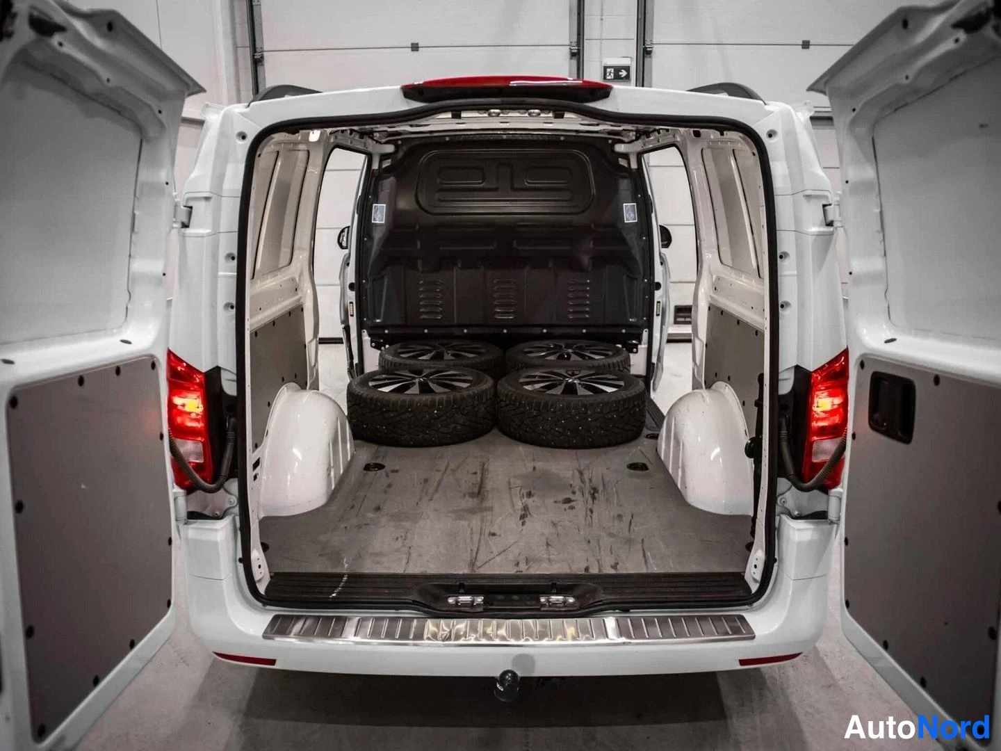 Valkoinen Mercedes-Benz Vito 116 CDI 2021, tavaratila, kuva 12