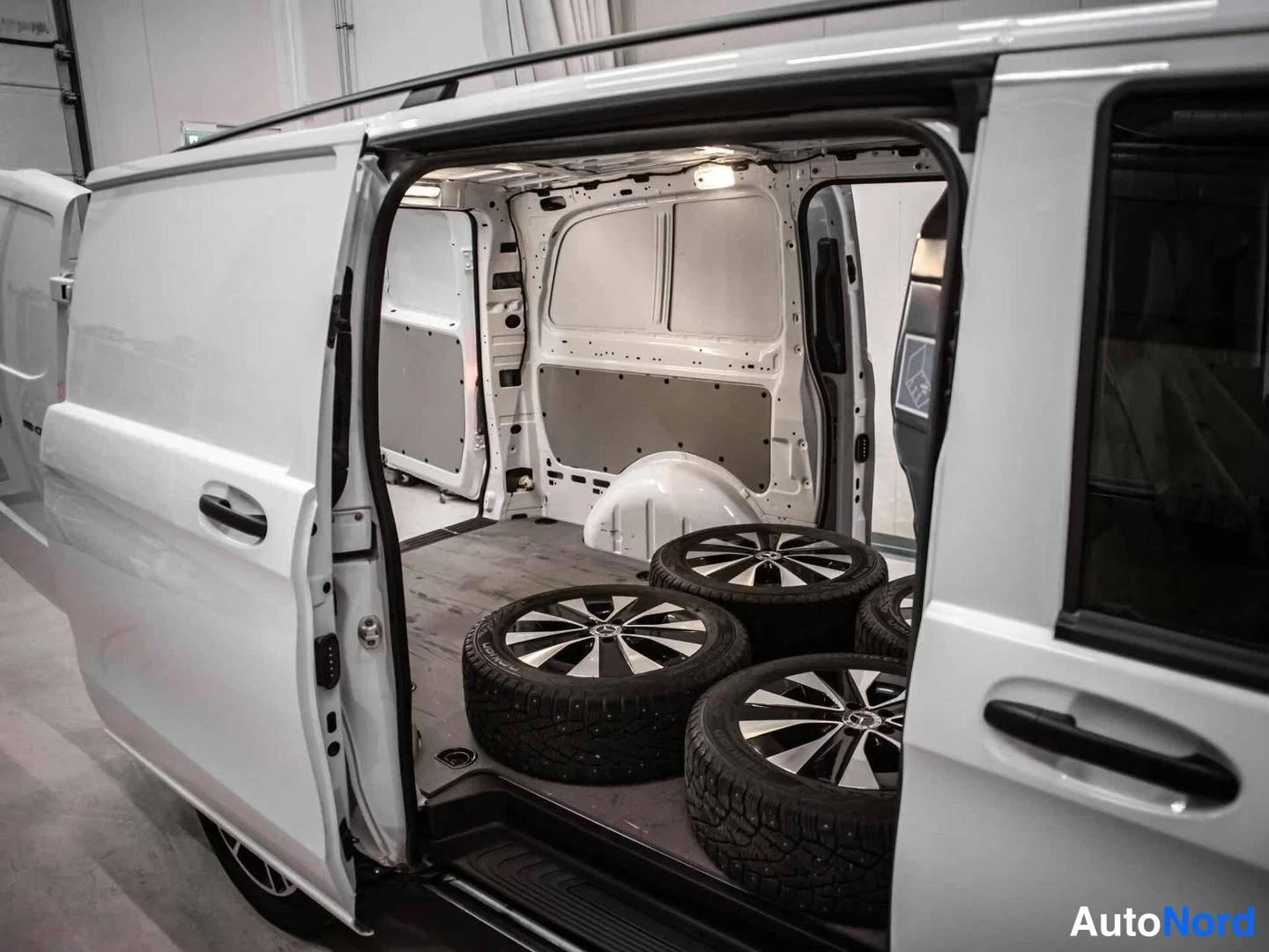 Valkoinen Mercedes-Benz Vito 116 CDI 2021, tavaratila, kuva 13