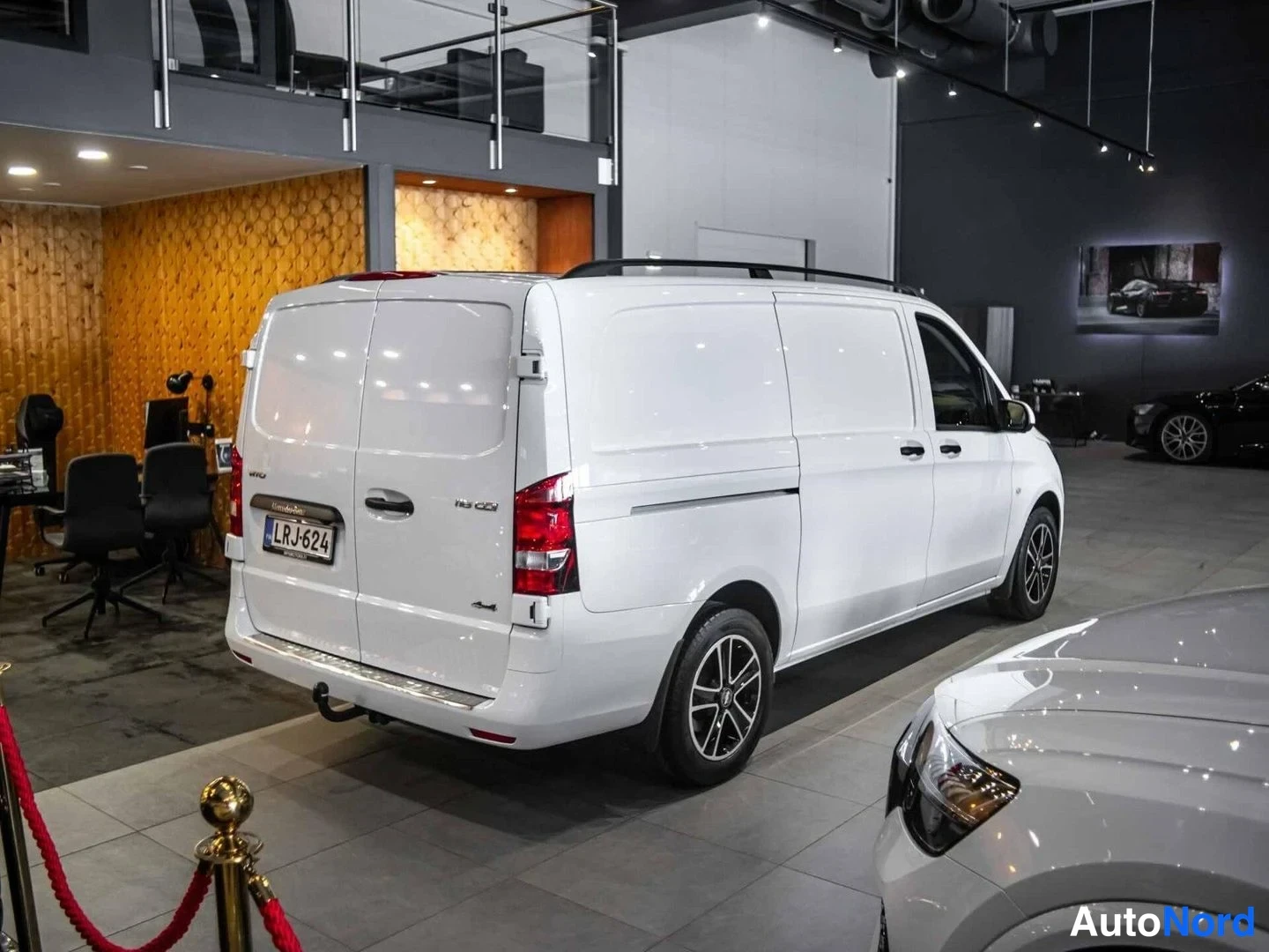 Valkoinen Mercedes-Benz Vito 116 CDI 2021, takaviisto, kuva 6