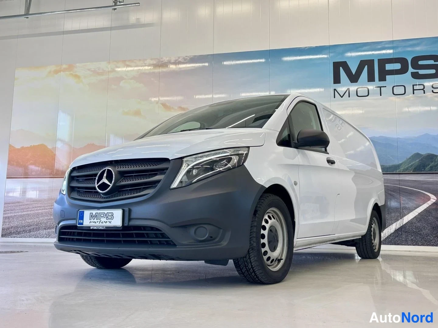 Valkoinen Mercedes-Benz Vito 119 CDI 2022, etuviisto, keula vasemmalle, kuva 2
