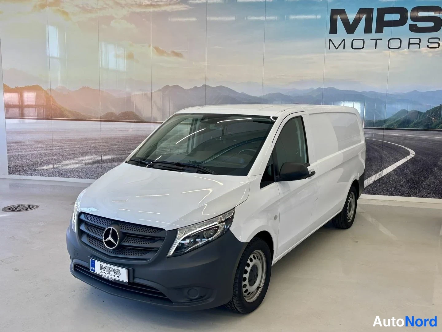 Valkoinen Mercedes-Benz Vito 119 CDI 2022, etuviisto, keula vasemmalle, kuva 3