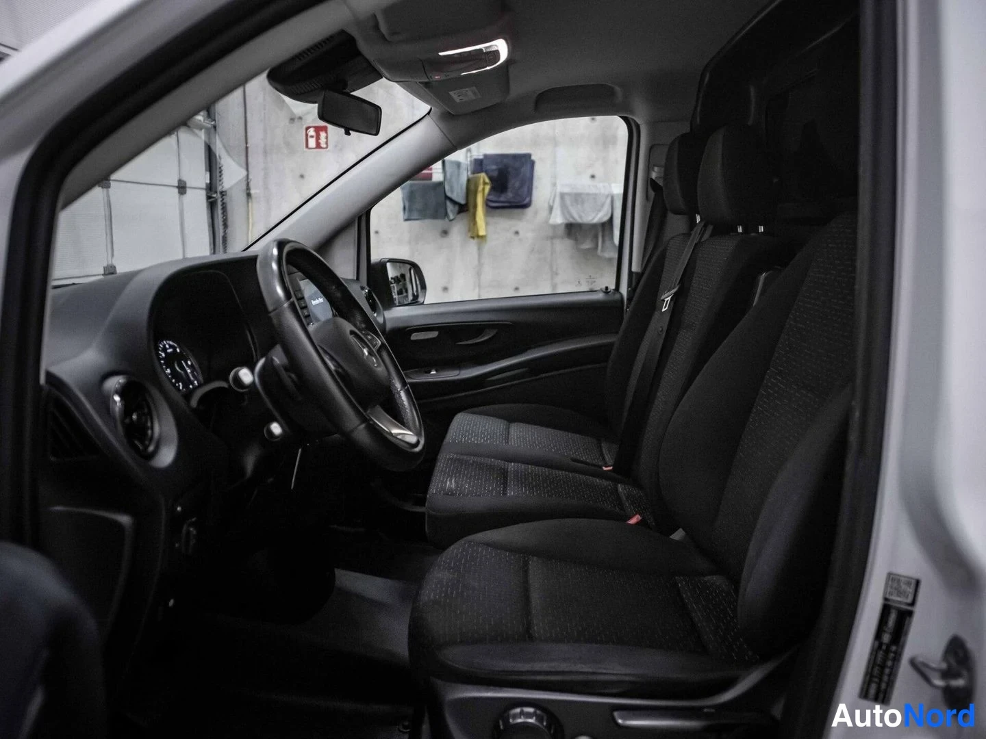 Valkoinen Mercedes-Benz Vito 119 CDI 2022, etuistuimet, kuva 12