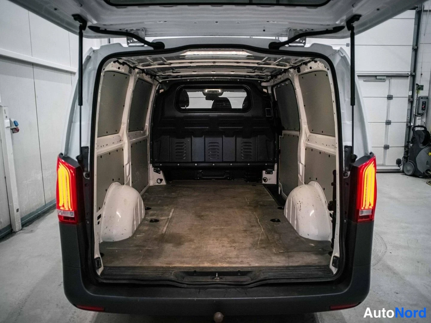 Valkoinen Mercedes-Benz Vito 119 CDI 2022, tavaratila, kuva 14