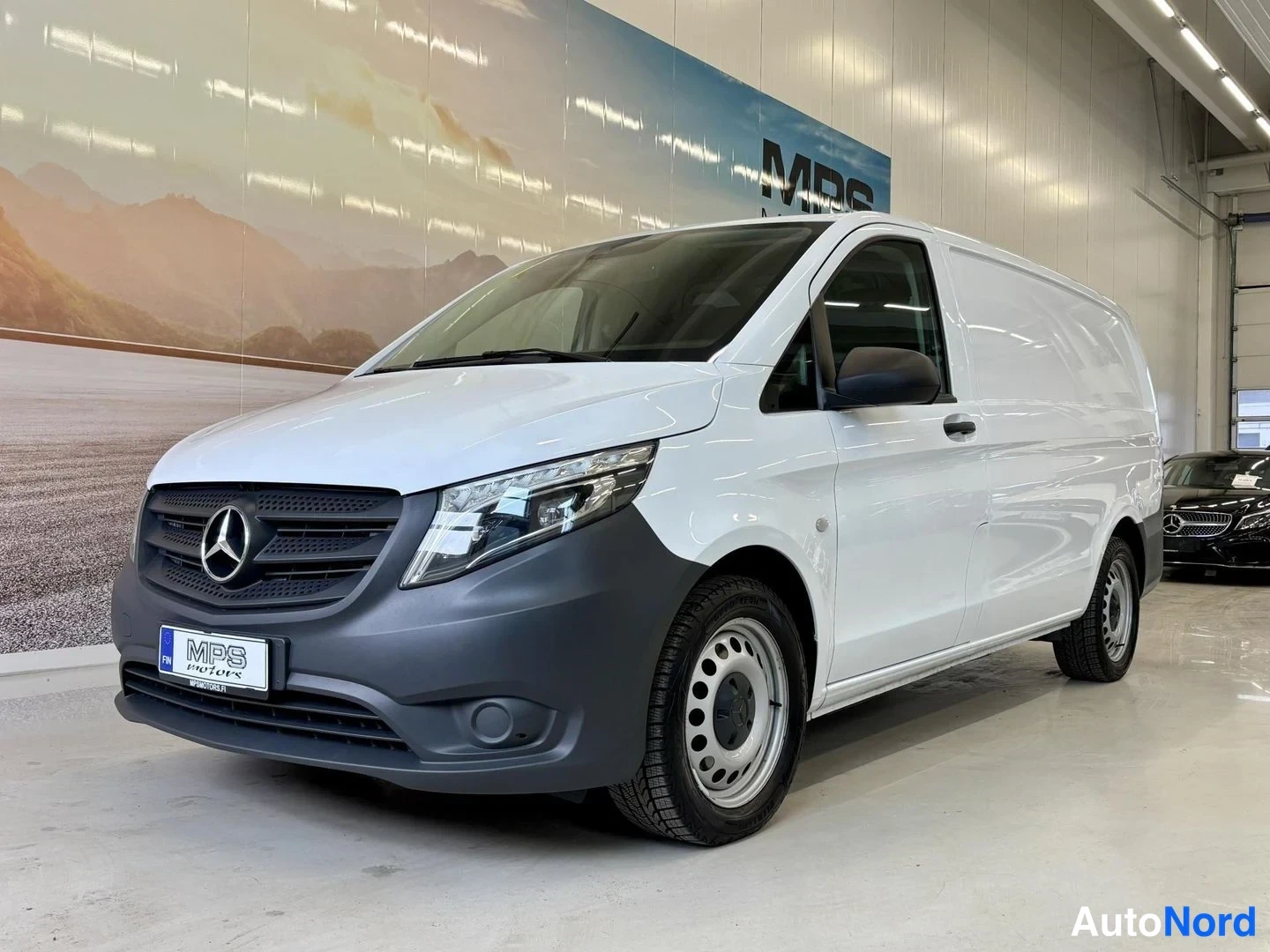 Valkoinen Mercedes-Benz Vito 119 CDI 2022, etuviisto, keula vasemmalle, kuva 4