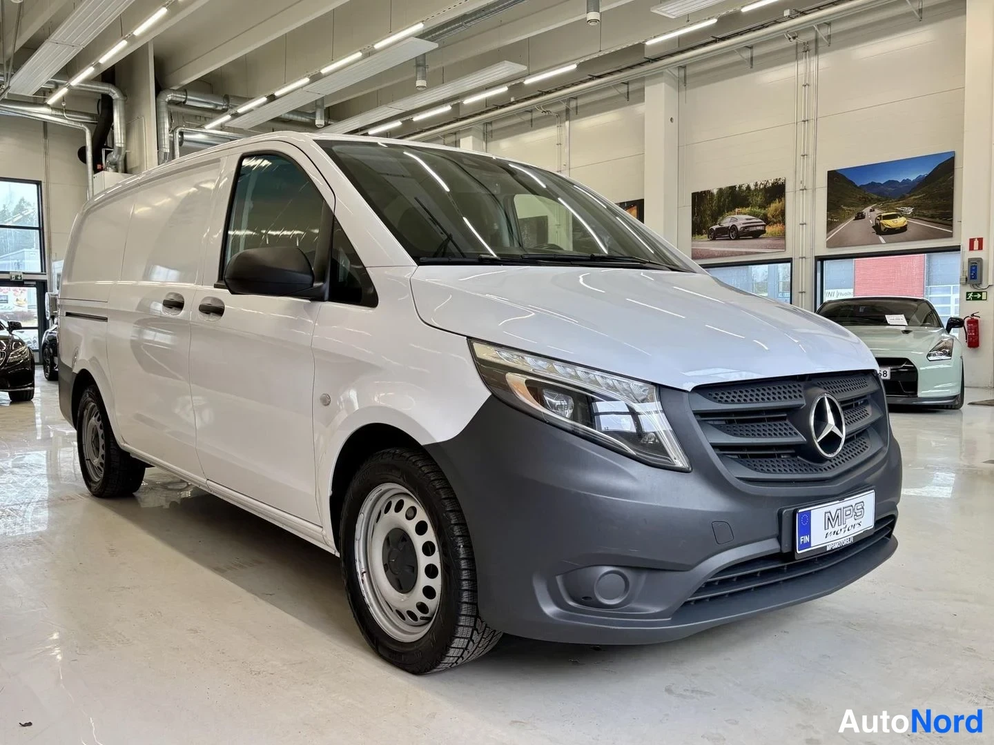 Valkoinen Mercedes-Benz Vito 119 CDI 2022, etuviisto, keula oikealle, kuva 6
