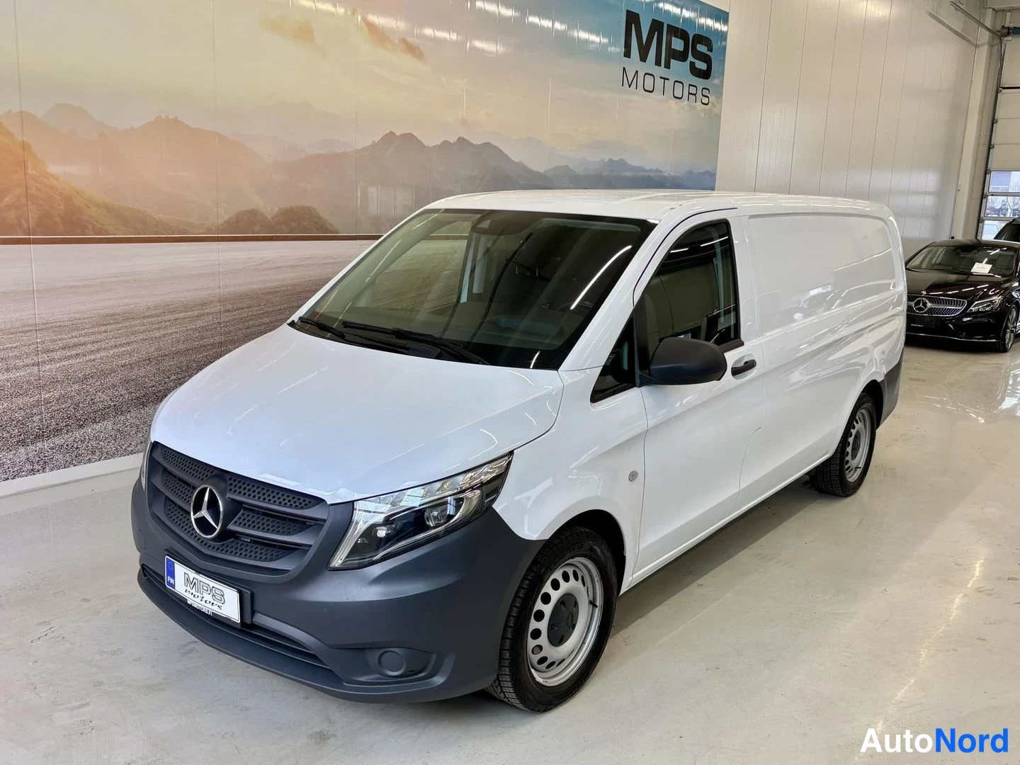 Valkoinen Mercedes-Benz Vito 119 CDI 2022, etuviisto, keula vasemmalle, kuva 5