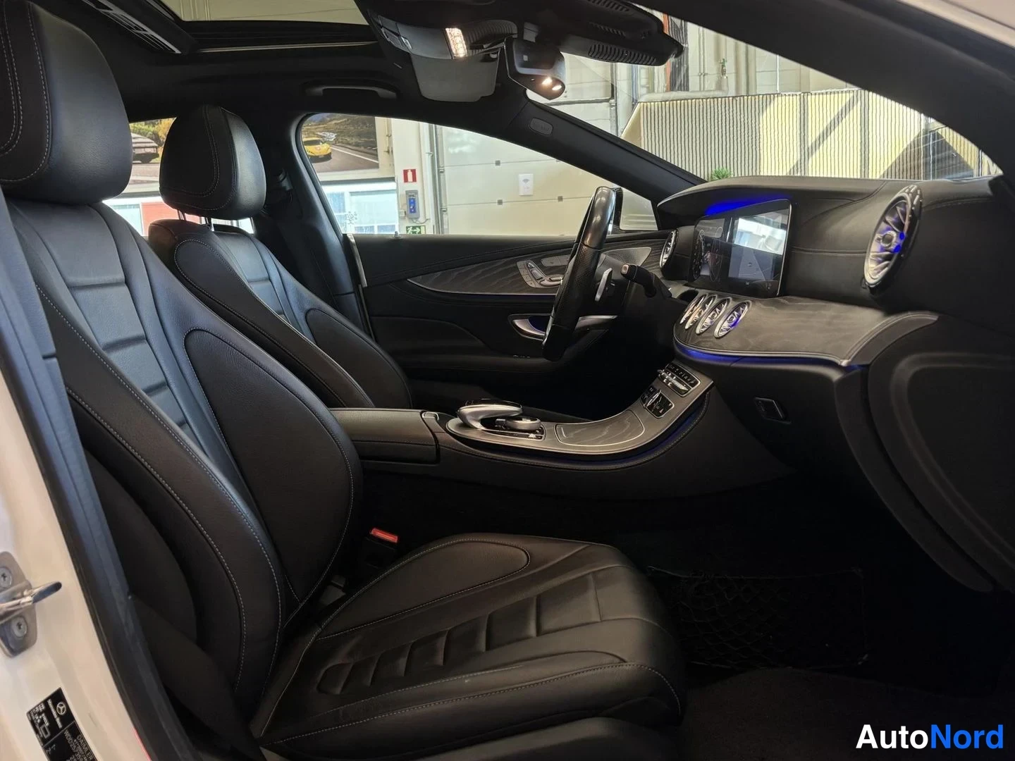 Valkoinen Mercedes-Benz CLS 450 4MATIC 2019, etuistuimet, kuva 15
