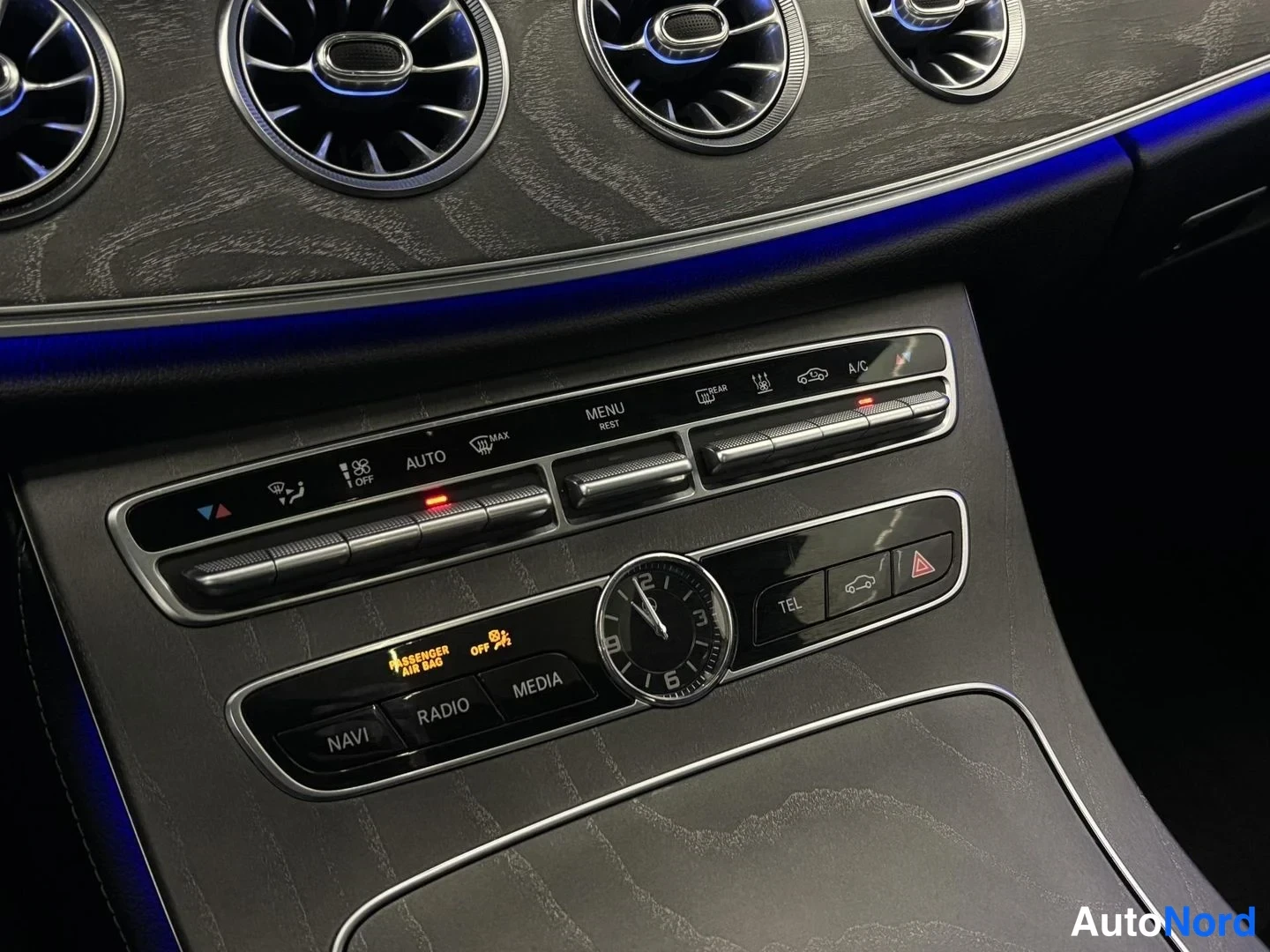 Valkoinen Mercedes-Benz CLS 450 4MATIC 2019, ohjaamo, kuva 12