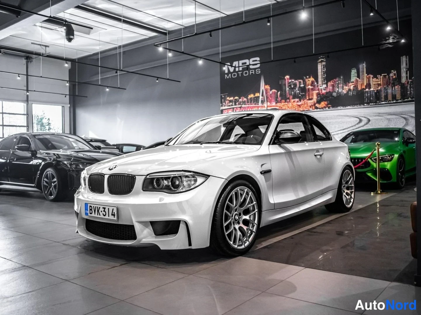 BMW 1M Nahkasisustus 2012