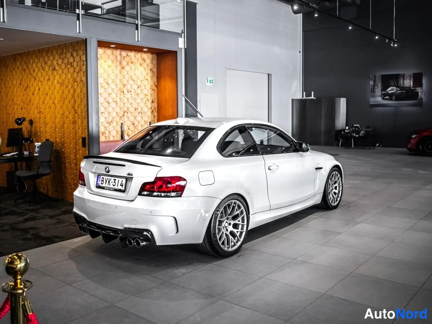 Valkoinen BMW 1M Nahkasisustus 2012, takaviisto, kuva 5