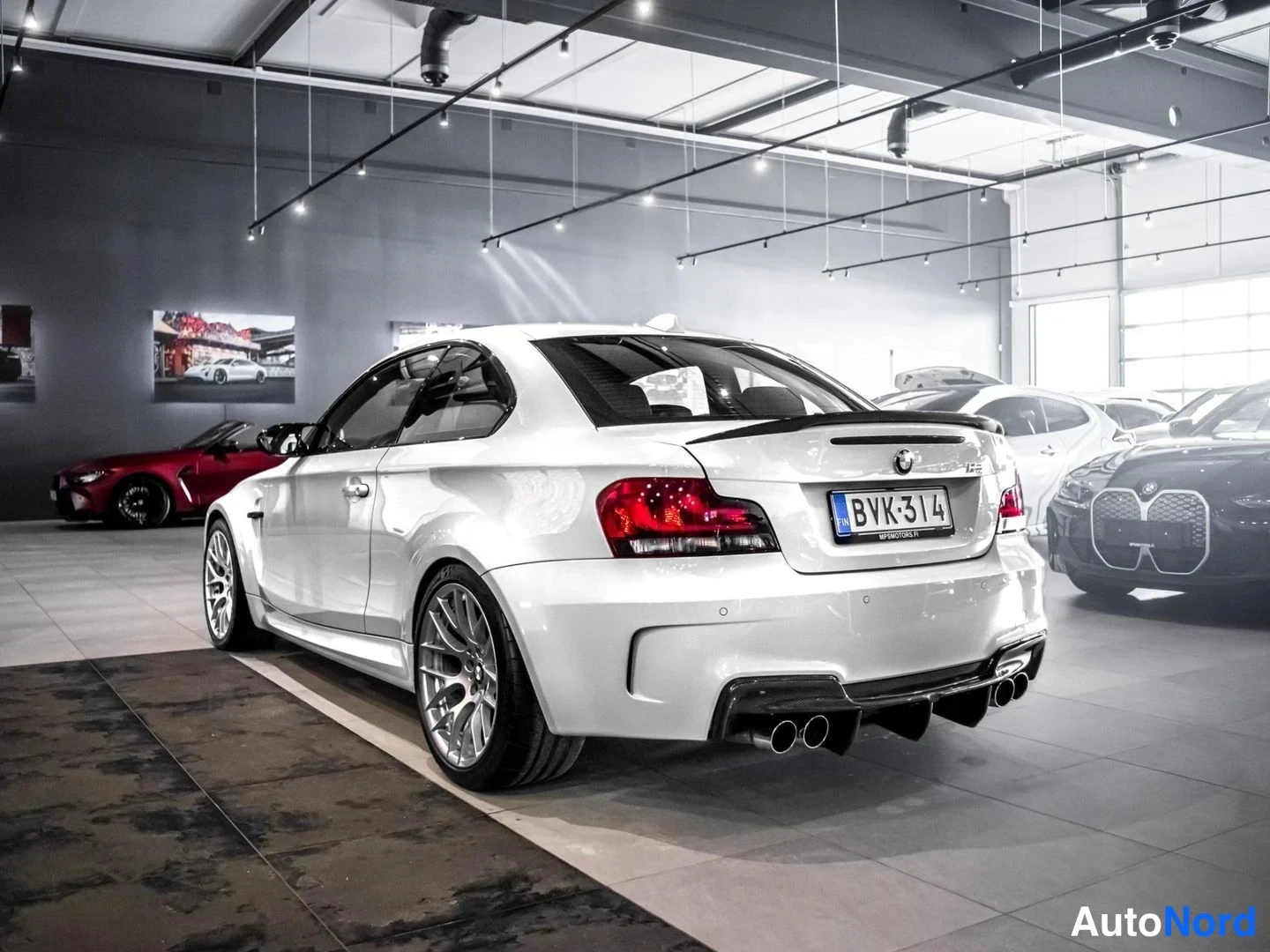 Valkoinen BMW 1M Nahkasisustus 2012, takaviisto, kuva 6