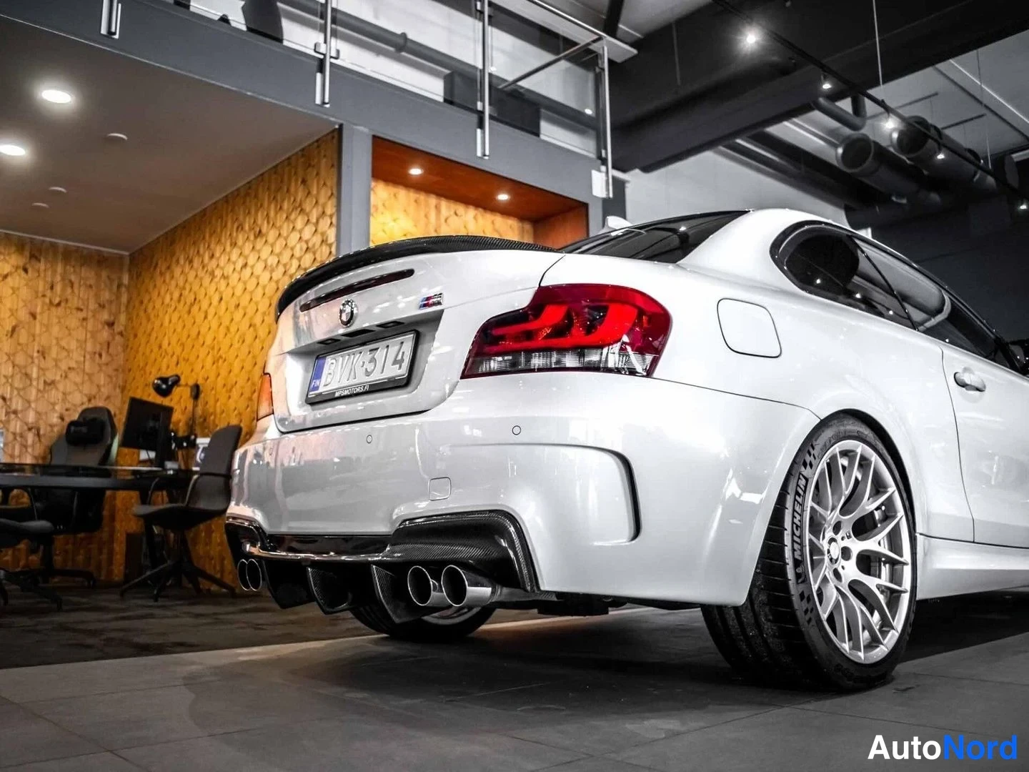 Valkoinen BMW 1M Nahkasisustus 2012, takaviisto, kuva 7