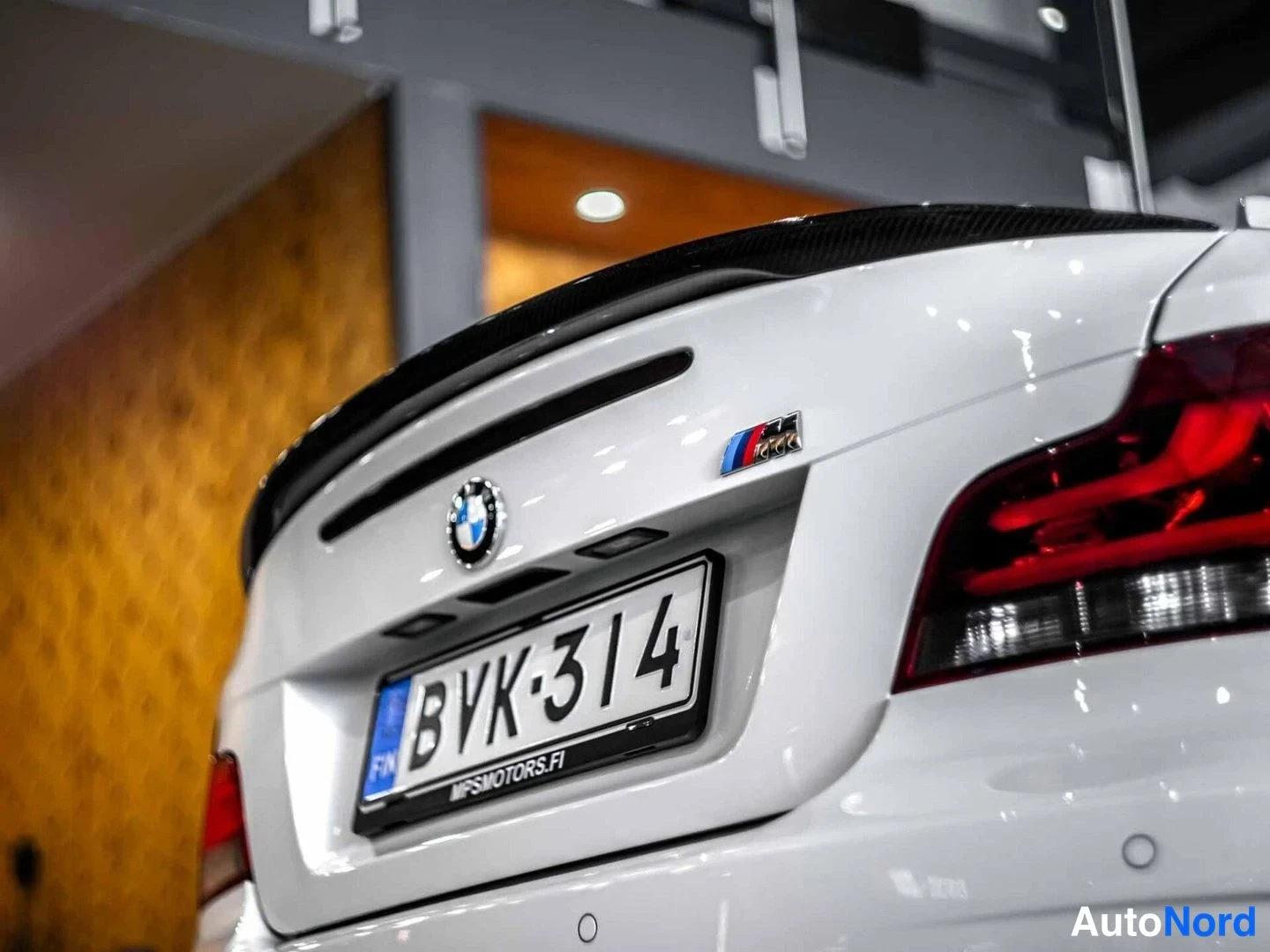 Valkoinen BMW 1M Nahkasisustus 2012, yksityiskohta, kuva 14