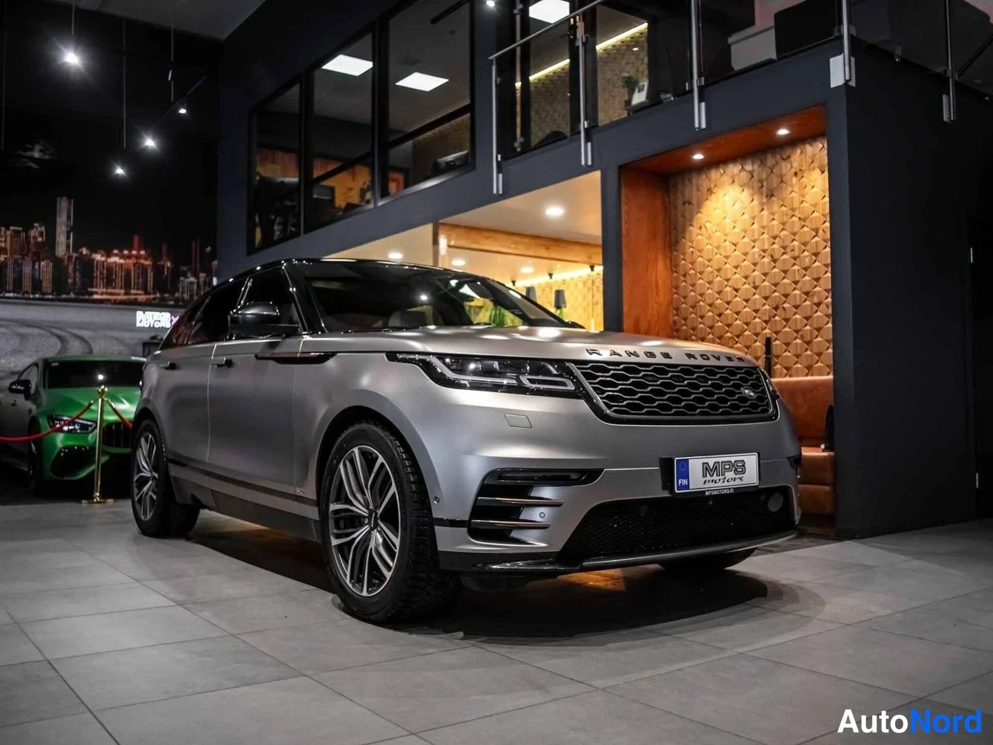 Harmaa Land Rover Range Rover Velar 2018, etuviisto, keula oikealle, kuva 3