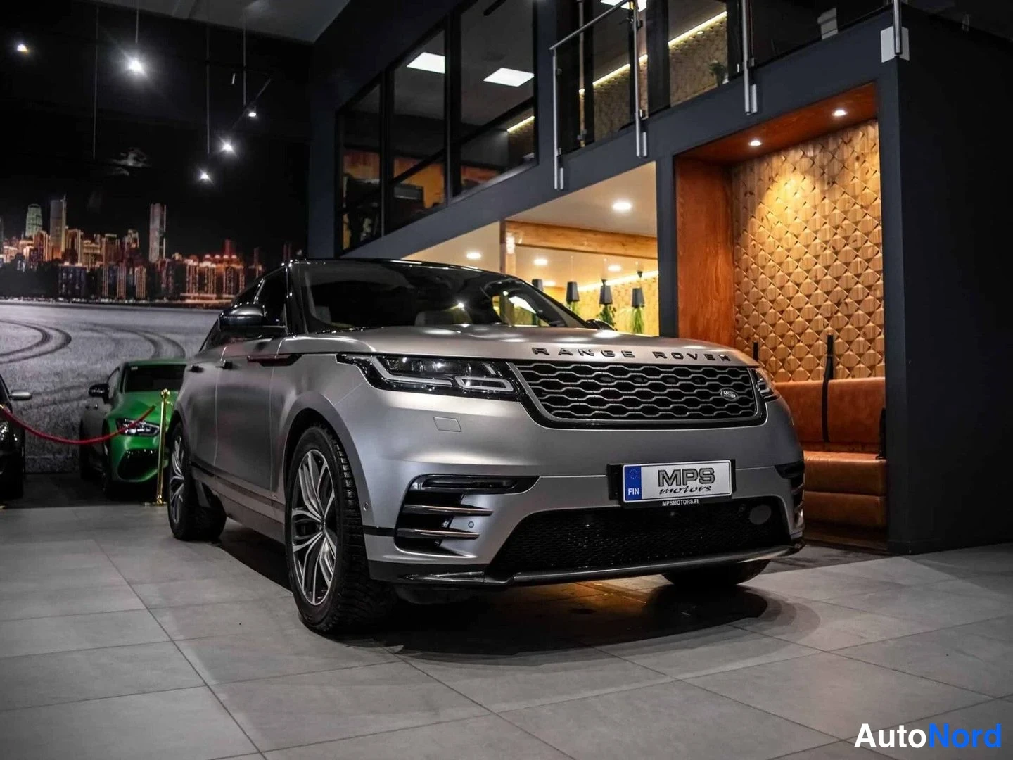 Harmaa Land Rover Range Rover Velar 2018, etuviisto, keula oikealle, kuva 4