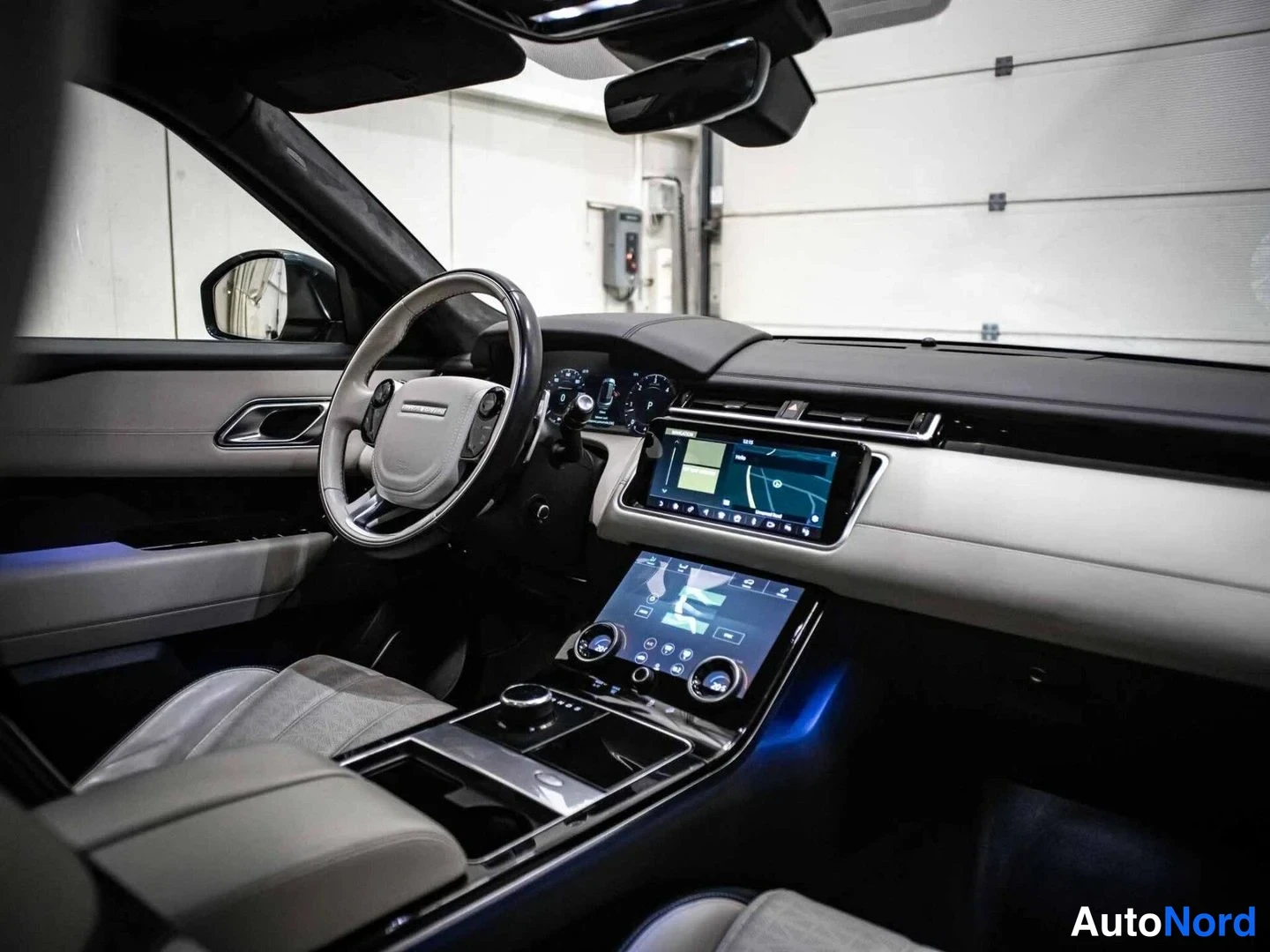 Harmaa Land Rover Range Rover Velar 2018, ohjaamo, kuva 9