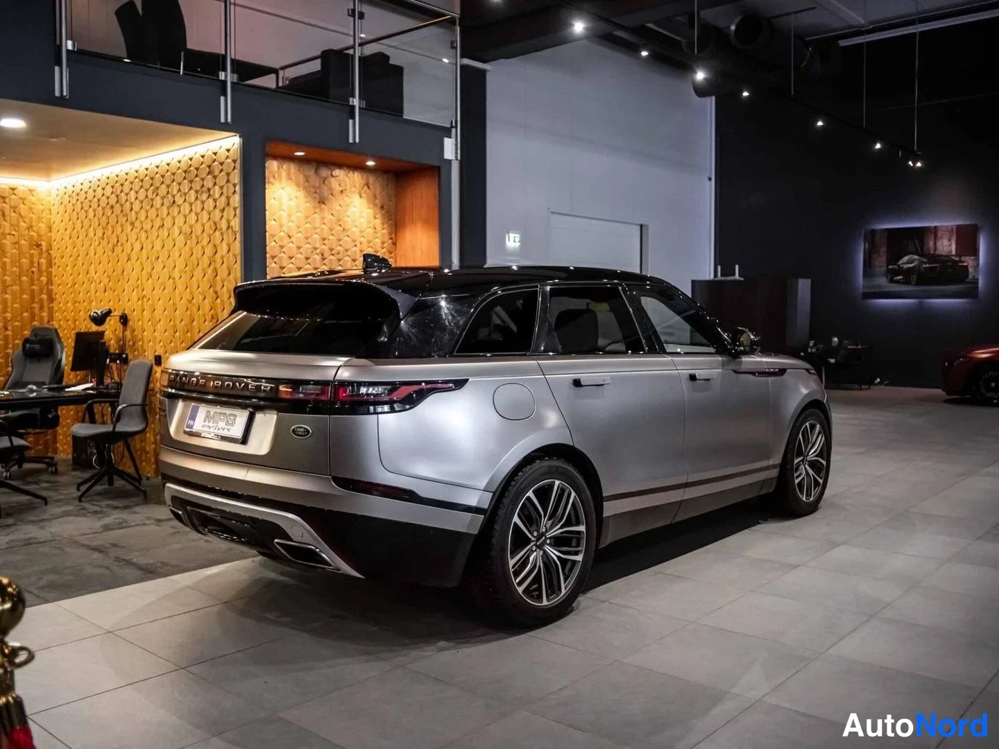 Harmaa Land Rover Range Rover Velar 2018, takaviisto, kuva 6