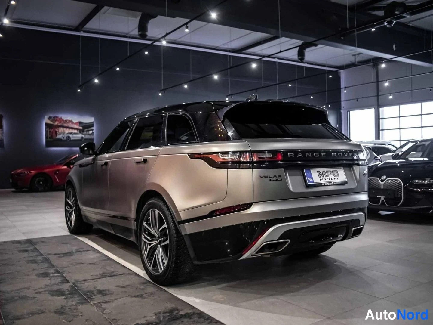 Harmaa Land Rover Range Rover Velar 2018, takaviisto, kuva 7
