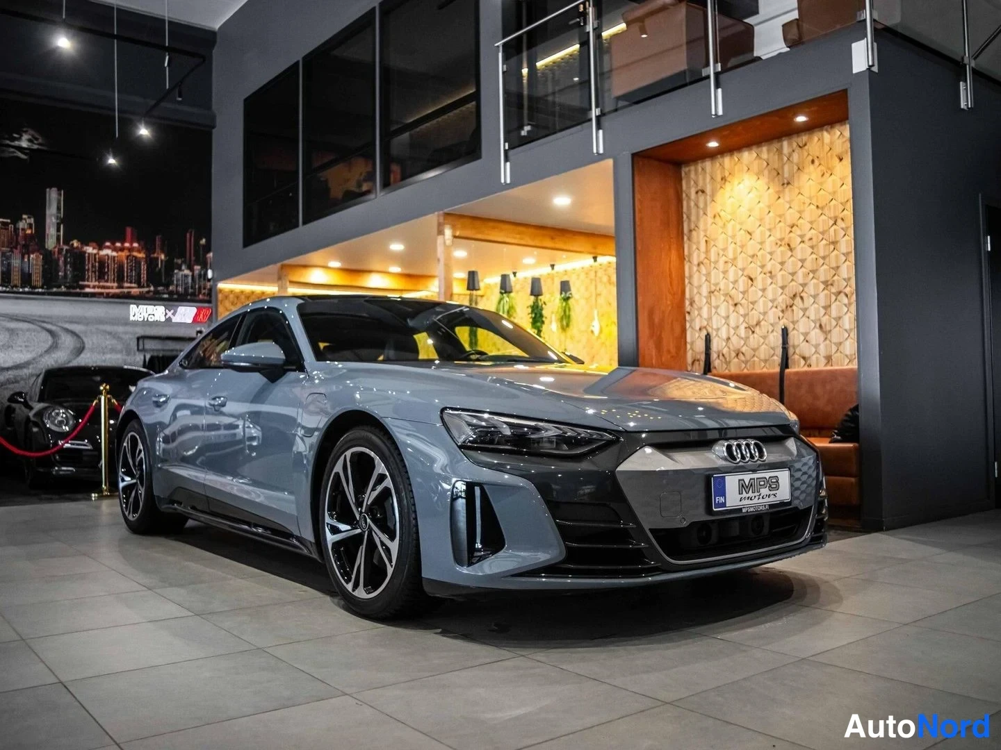 Harmaa Audi e-tron GT 2023, etuviisto, keula vasemmalle, kuva 2