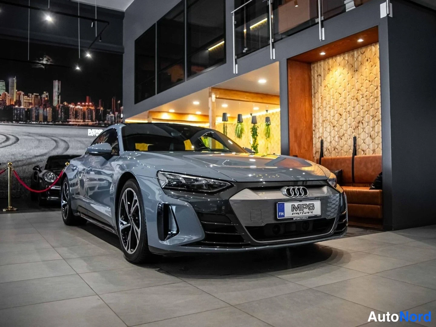 Harmaa Audi e-tron GT 2023, etuviisto, keula vasemmalle, kuva 3
