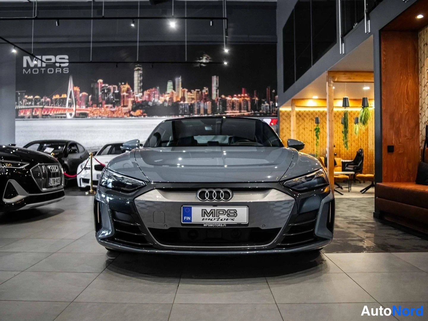 Harmaa Audi e-tron GT 2023, edestä, kuva 5