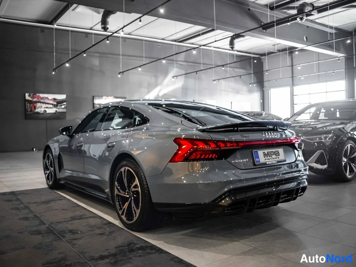 Harmaa Audi e-tron GT 2023, takaviisto, kuva 7