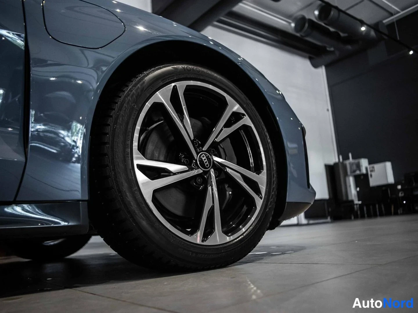 Harmaa Audi e-tron GT 2023, yksityiskohta, kuva 13